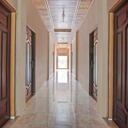 Oyo 92551 Netra Hotel Ujunbatu Екстер'єр фото