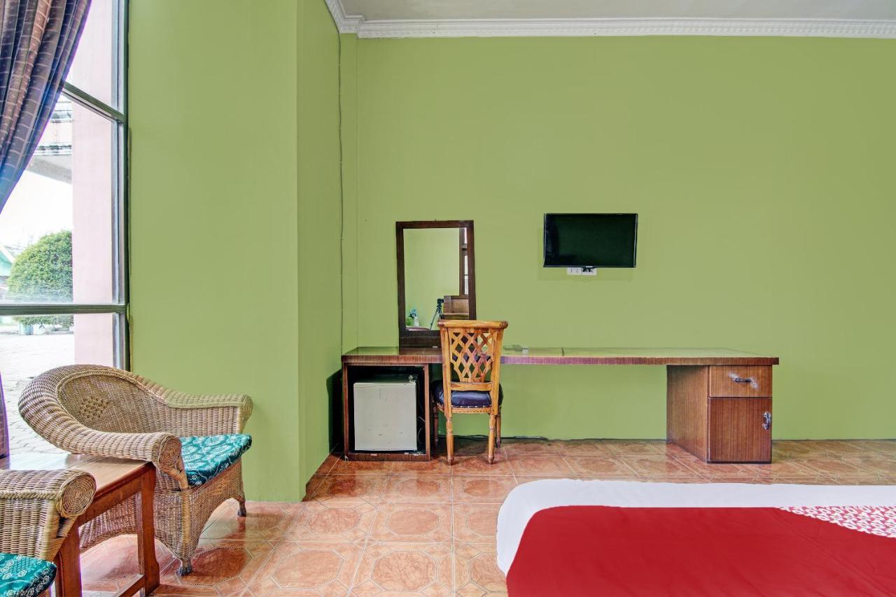 Oyo 92551 Netra Hotel Ujunbatu Екстер'єр фото
