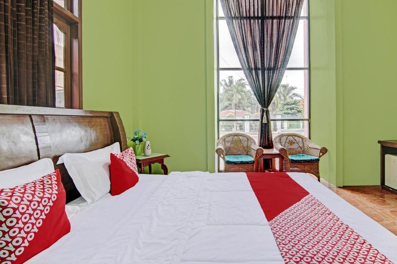 Oyo 92551 Netra Hotel Ujunbatu Екстер'єр фото