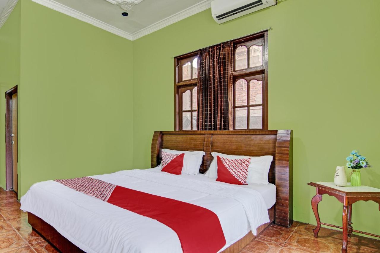 Oyo 92551 Netra Hotel Ujunbatu Екстер'єр фото