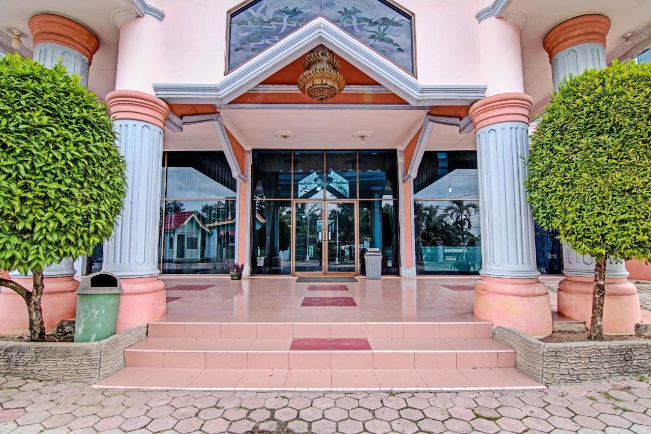 Oyo 92551 Netra Hotel Ujunbatu Екстер'єр фото