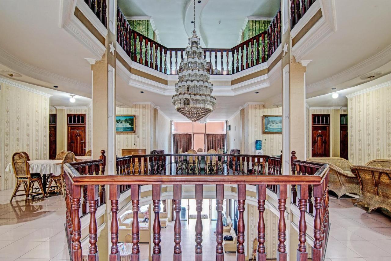 Oyo 92551 Netra Hotel Ujunbatu Екстер'єр фото