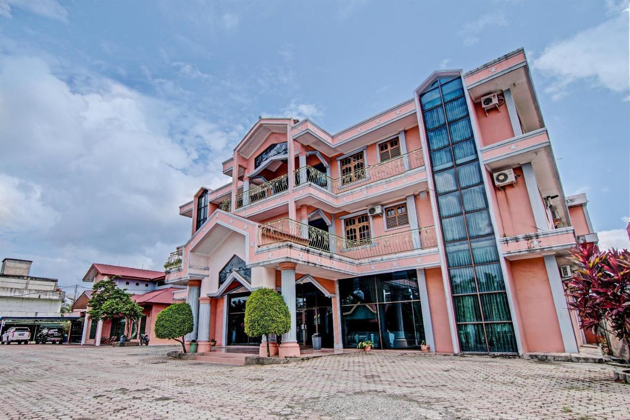 Oyo 92551 Netra Hotel Ujunbatu Екстер'єр фото