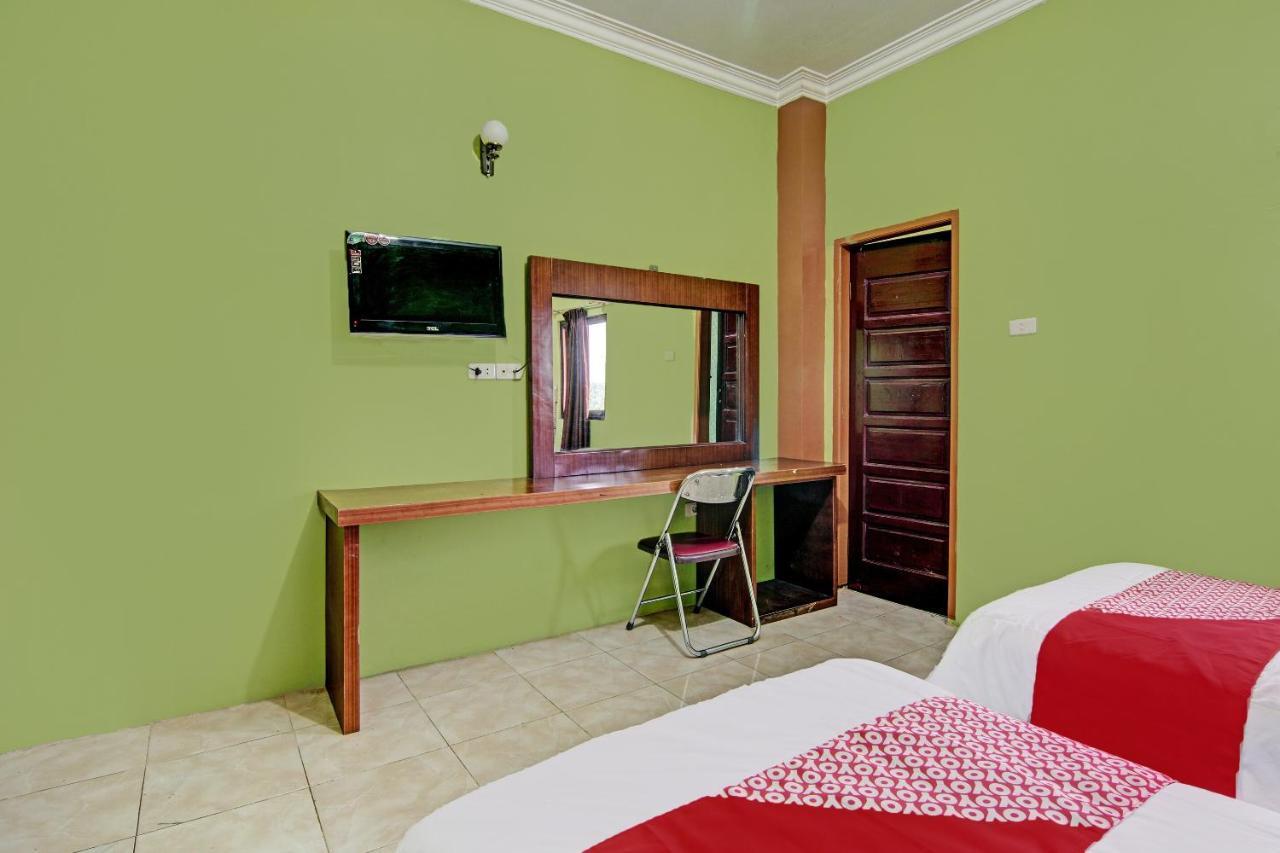 Oyo 92551 Netra Hotel Ujunbatu Екстер'єр фото