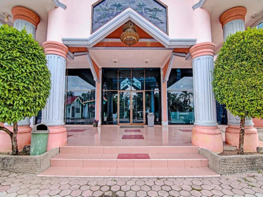 Oyo 92551 Netra Hotel Ujunbatu Екстер'єр фото